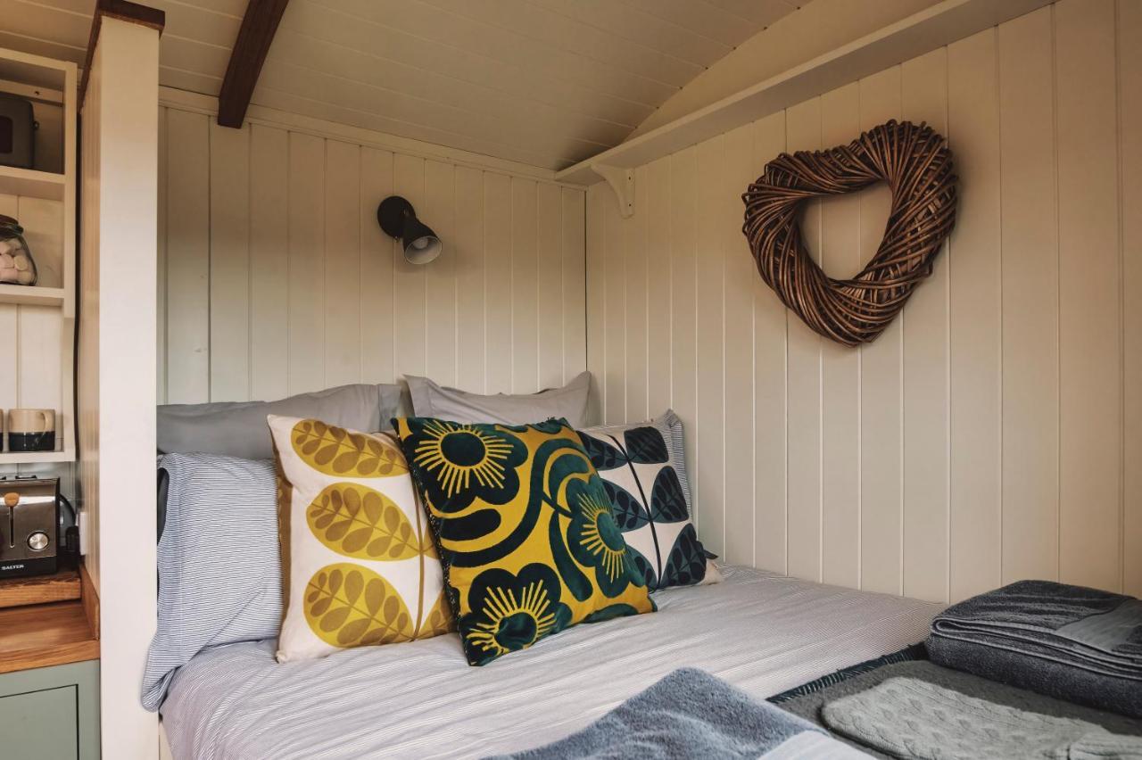 Luxury Shepherd'S Hut On Flower Farm With Outdoor Bath In Mid Cornwall Truro Exterior foto