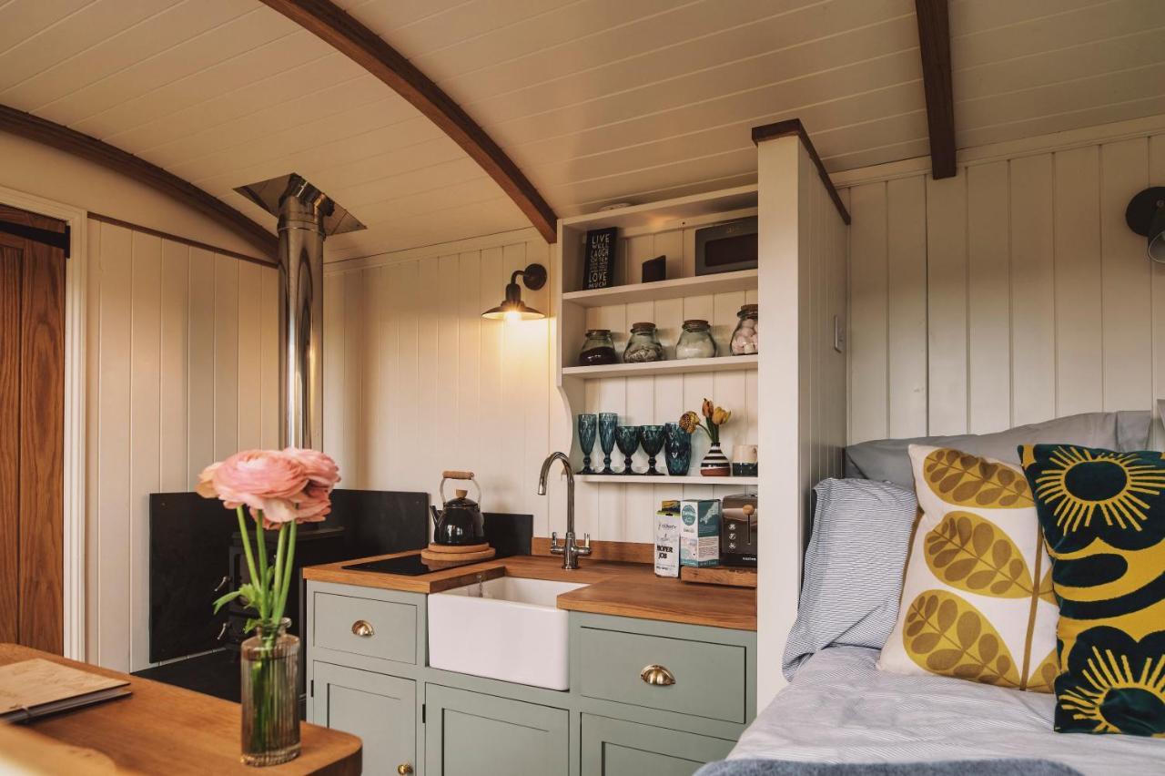 Luxury Shepherd'S Hut On Flower Farm With Outdoor Bath In Mid Cornwall Truro Exterior foto