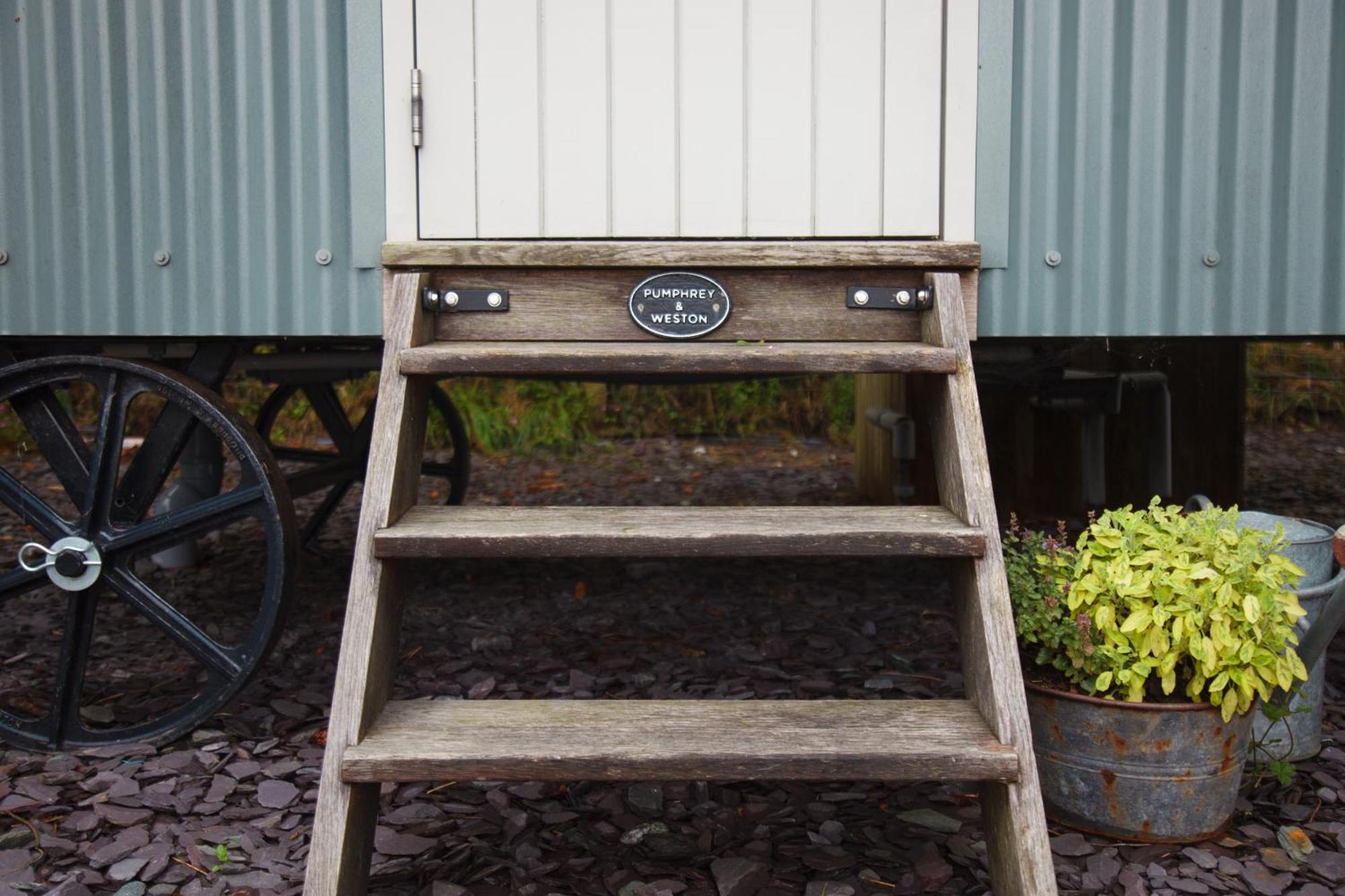 Luxury Shepherd'S Hut On Flower Farm With Outdoor Bath In Mid Cornwall Truro Exterior foto